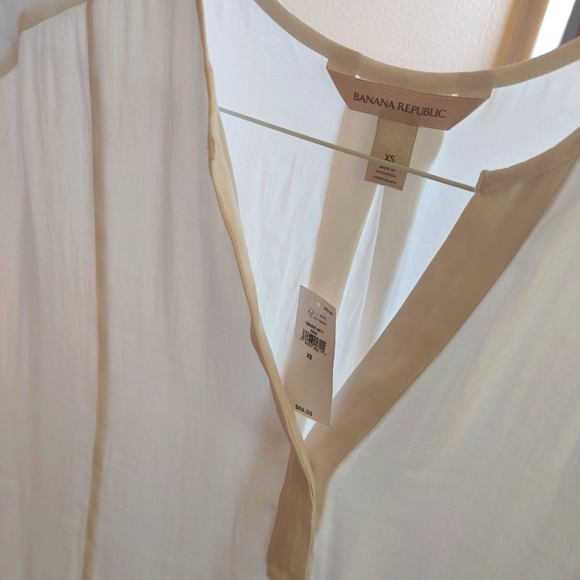 New! Banana Republic Women XS Cream Blouse - Picture 3 of 7